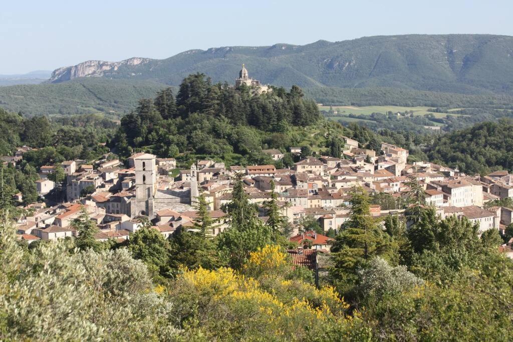 Joli Appartement Dans Village Calme En Provence Les Mées Exterior foto